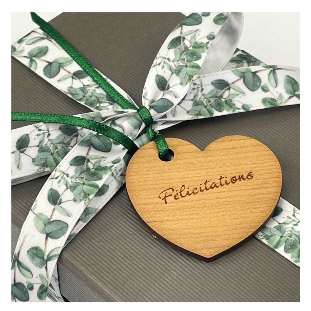  Wooden pendant "congratulations" curved heart