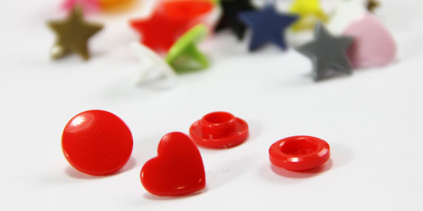 Druckknöpfe von namensbaender